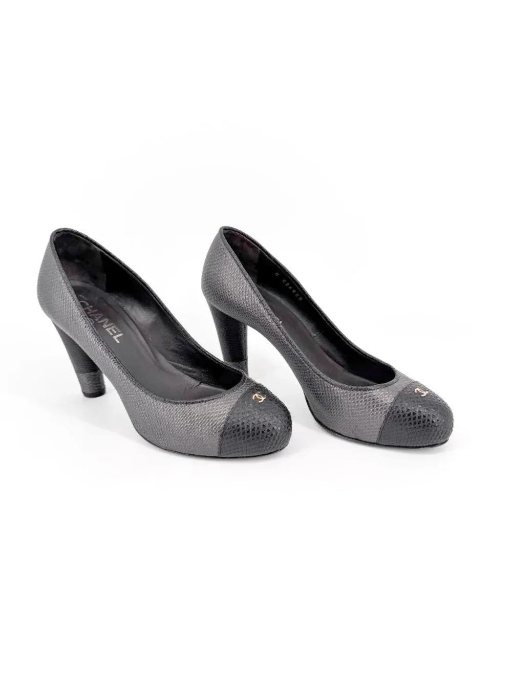 Chanel Textured Gray CC Logo Cap Toe Platform Pumps Heels Size 37.5 US 6.5–7
